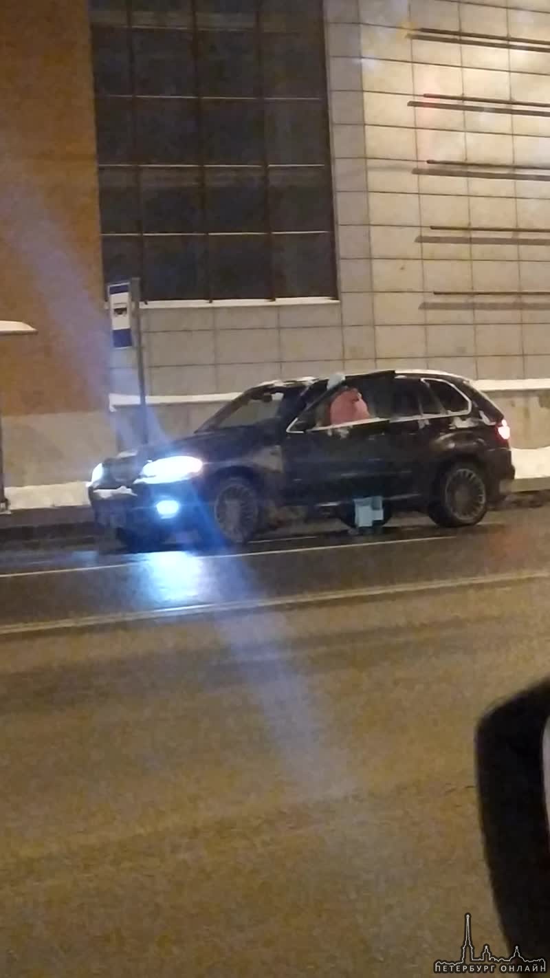Водитель BMW 5,явно с признаками сильного алкогольного опьянения Просто спал за рулем.