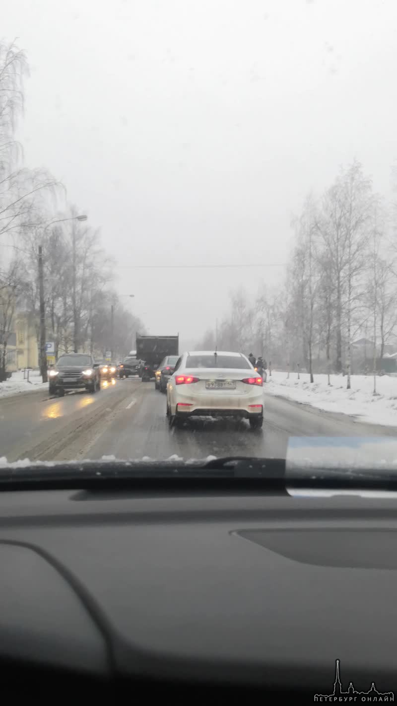 На Колпинском шоссе из-за ДТП пробка в оба направления. В сторону Пушкина стоят намертво.