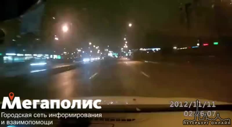 Водитель ищет свидетелей ДТП, произошедшего накануне в Невском районе. Автомобиль сбил пешехода, нар...