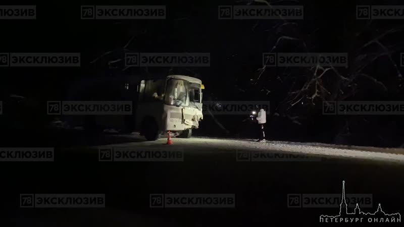Ужасная авария произошла на Ленинградском шоссе, между Кировском и Питером, легковушка оказалась в к...