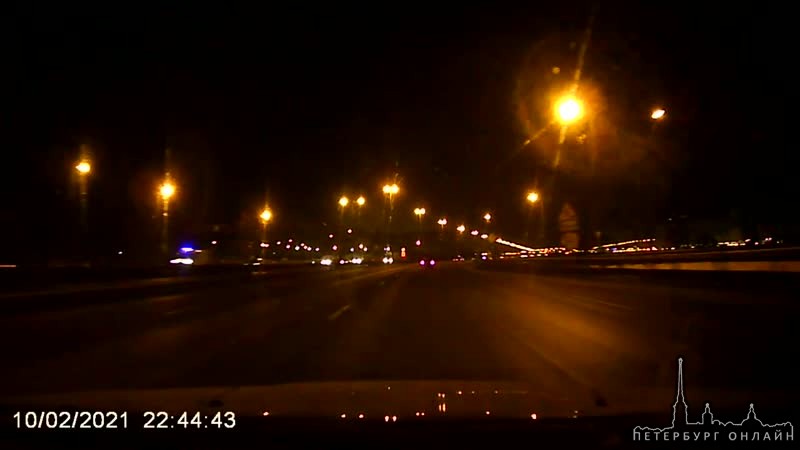 Еще видео с вчерашним Renault Сандеро на КАД Пролетел мимо меня на скорости около 120-130 км/ч с диким...
